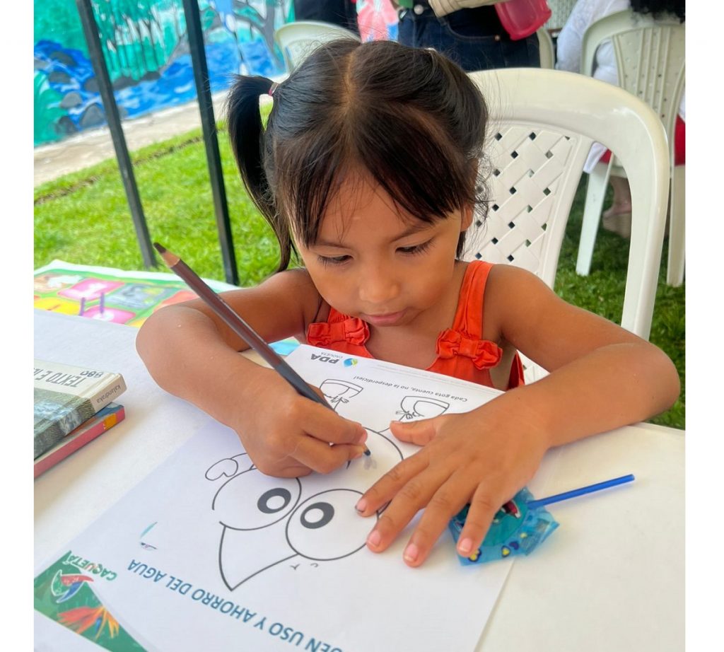 Jornada de entrega de parque infantil y sensibilización sobre el uso del agua en el barrio La Gloria